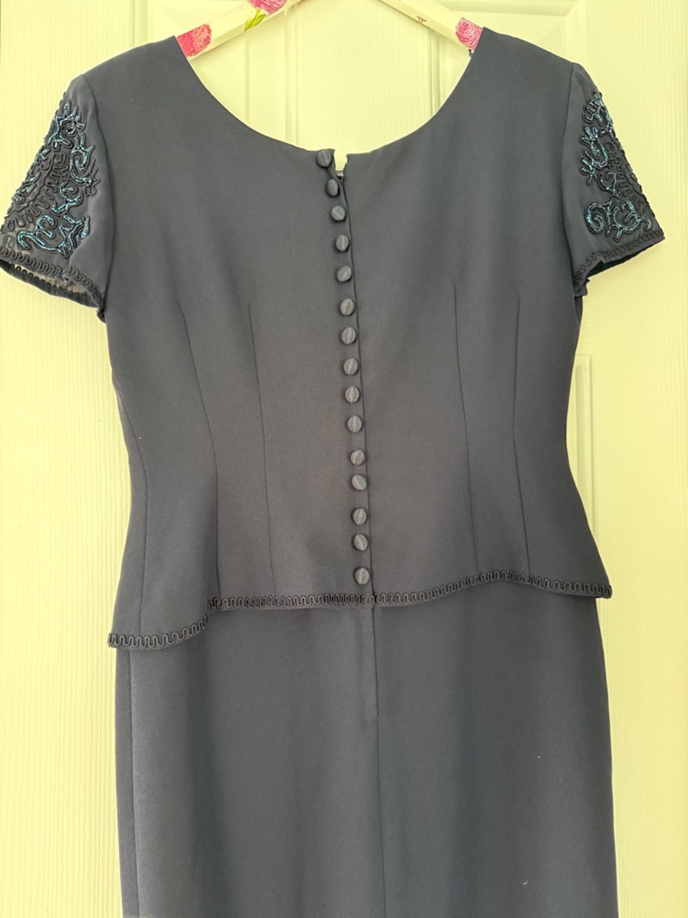 Donna Morgan Navy Midi Sheath Dress with Beaded Sleeves 6 petite - Picture 5 of 6